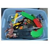Rubbermaid RN Lidded 10Gal Tote: Toys, Batman