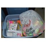 Rubbermaid RN Lidded 18Gal Tote: Party Supplies+