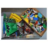 Sterilite Lidded Tote (1/2 Full) Vintage Legos