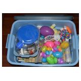 Rubbermaid RN 14Gal Tote w/Lid: Magazines,