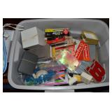 Rubbermaid RN 18Gal Tote w/Lid: Office Supplies,