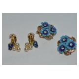 (2) Vtg Goldtone Clip Earring Prs: Avon & West
