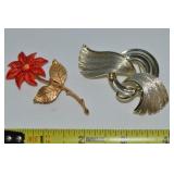 (2) Vtg Goldtone Brooch Lot: Lisner + Flower