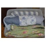 Lidded Iris Tote w/ Blankets