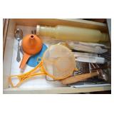 Kitchen Drawer Contents Lot: Tupperware, Pampered