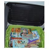 Rubbermaid Hinged Lid 24gal Tote Children