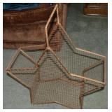 Goldtone Wire Star Handled Basket 24t