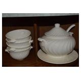 Vtg Japan Ceramic Soup Tureen w/ Ladle & (4)