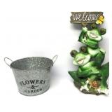 Garden Bucket,Frog Sculpture