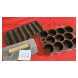Vintage Cast Iron 7 Ear Corn Stick Pan. 12 Muffin