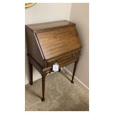 Secretary desk 25, 1634 inches tall good