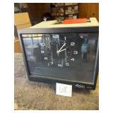 Lathem 8100 Time Clock with Key