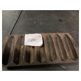 Cast Iron Cornbread Pan with Seven Molds