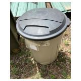 Rubbermaid 20-Gallon Trash Can With Lid