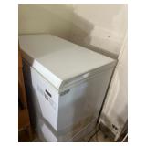 Idylis Chest Freezer with Storage Basket