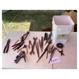 Hand Tools with Plastic Bucket