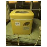 Magic Chef Ice Maker Model MCIM30TW