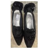 Womenï¿½s black leather shoes size 8 with ankle