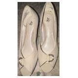 Womenï¿½s shoes size 8