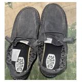 Hey Dude womenï¿½s shoes size 6