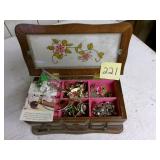 Jewelry box w/costume jewelry