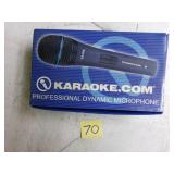 Professional dynamic microphone (karaoke.com)
