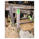 2 saw horses