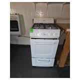 Apartment sized gas stove