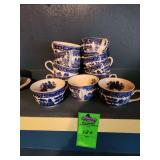 Blue Willow teacups - 11 cups