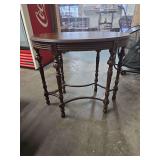 Vintage 6-leg table
