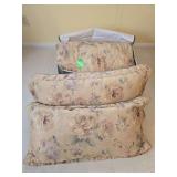 Queen size comforter with 2 matching pillows