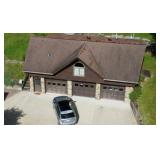 Detached three-car garage structure located on Por