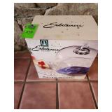 Anchor Hocking two-piece cake set brand new inbox