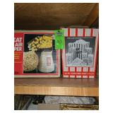 Popcorn maker with 10pc popcorn buckets