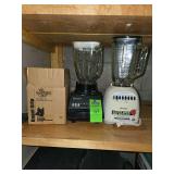 2- osterizer blenders and a pampered chef bagel grip