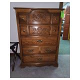5 drawer solid oak dresser. 46"×33"×31"