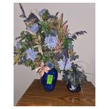 Set of 2 decorative vases with flowers