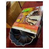 Bundt tube pan