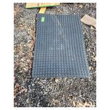 Commercial-grade, heavy-duty rubber floor mat, 48in X 32in NEW