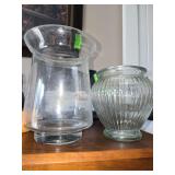 Set of 2 glass vases