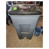 Brute Rubbermaid garbage can