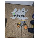 Outdoor yard stake deco