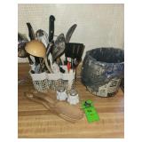 Miscellaneous kitchen items