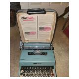 Vintage Olivetti Lettera 32
