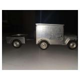 This is a vintage aluminum Baier Jeep table lighter produced in Germany around the 1940s or 1950s. Featuring a detachable ashtray