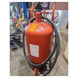 Pressurized sandblaster