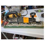 Dual-piston straight-line air sander