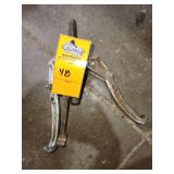 Three-jaw gear puller