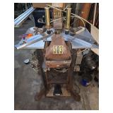 pneumatic mitre stamping machine or gehrungsstanze / corner-joining/punching press