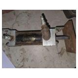 Pneumatic cylinder
